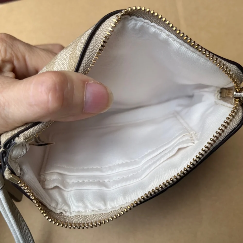 NEW Beautiful cream Coach Wristlet Excellent Condition